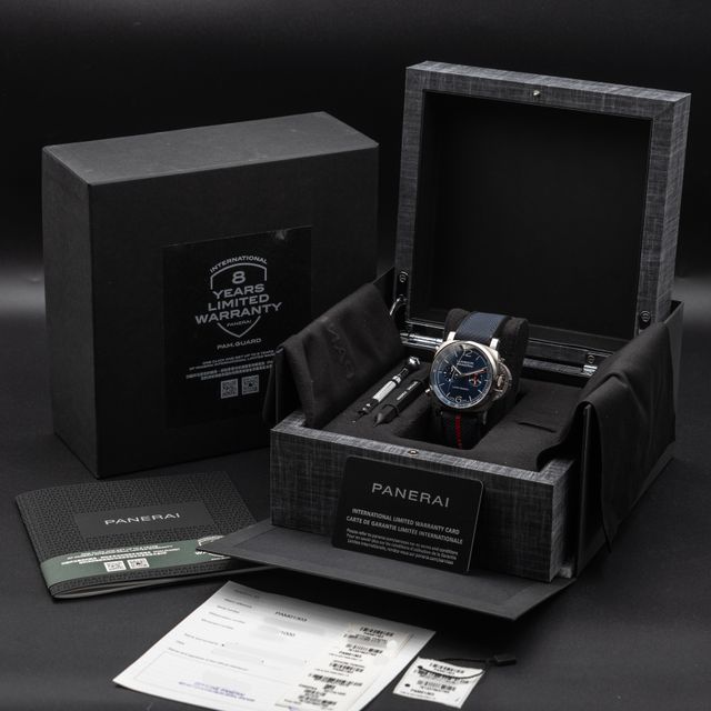 Panerai Luminor Luna Rossa PAM01303 Image 5